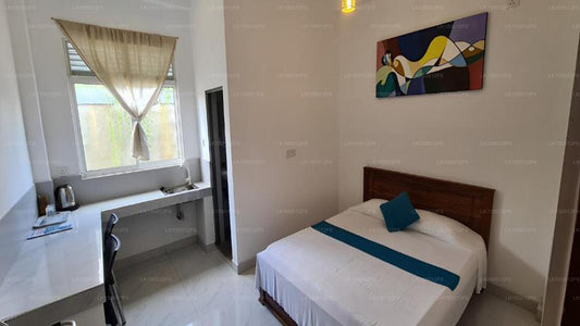 Ceylon Lodge - Letištní Transit Hotel & Hostel, Negombo