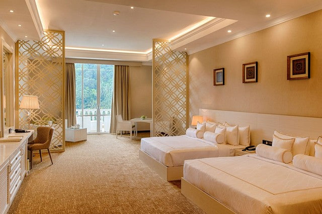 The Golden Crown Hotel, Kandy